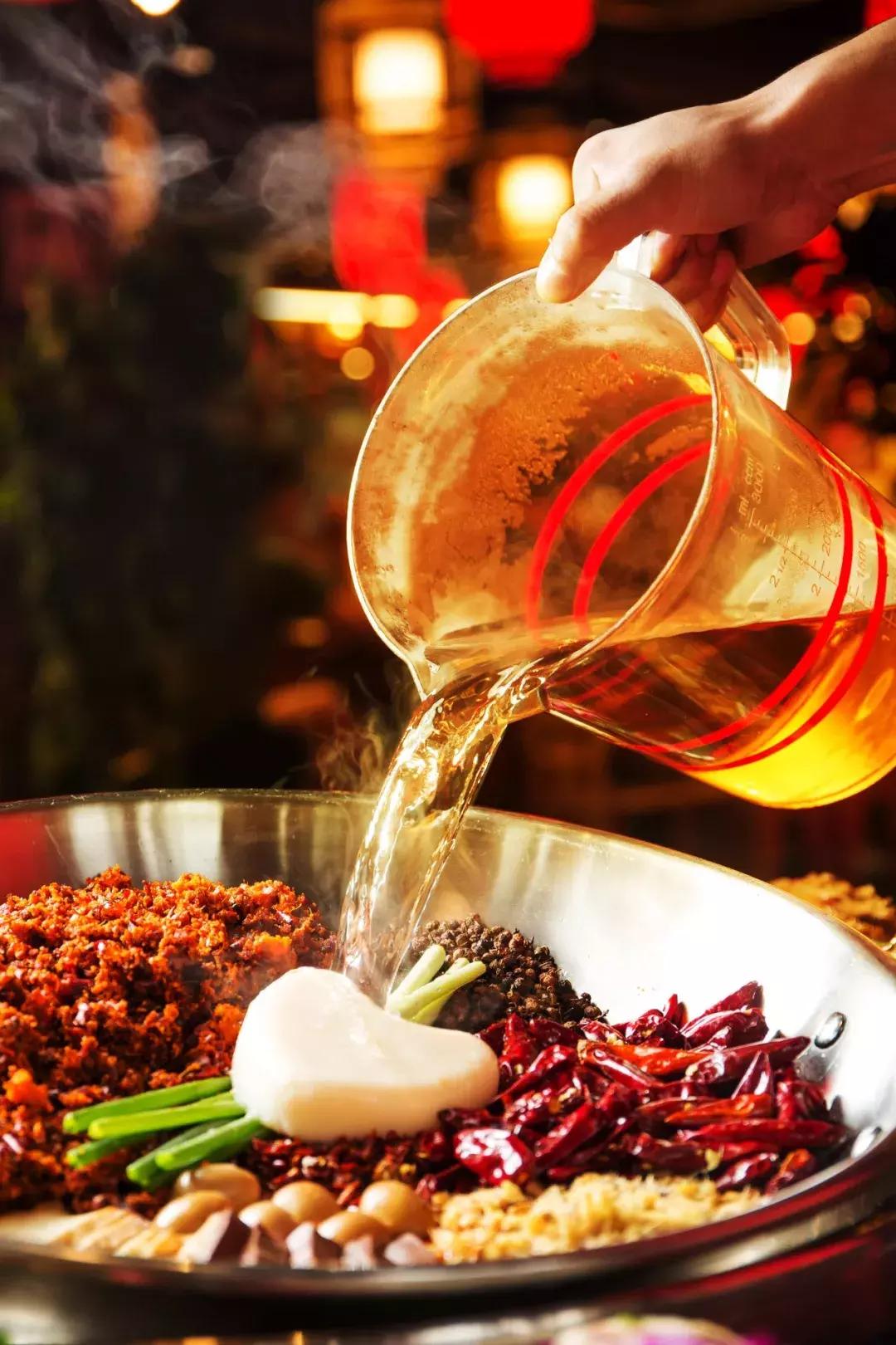 我在2018年的网红美食堆里，精挑出了这23家火爆的店给你！