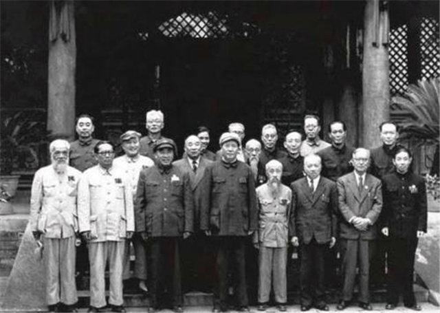1949年，毛主席当选主席时缺了一票