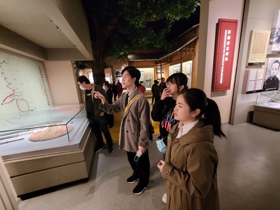 作战室是翻成“battleroom”还是“warroom”？讲好中国故事，这群学生半年做了这件事