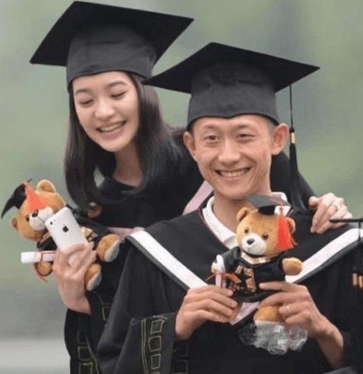 张一山开车完整视频,张一山开跑车视频