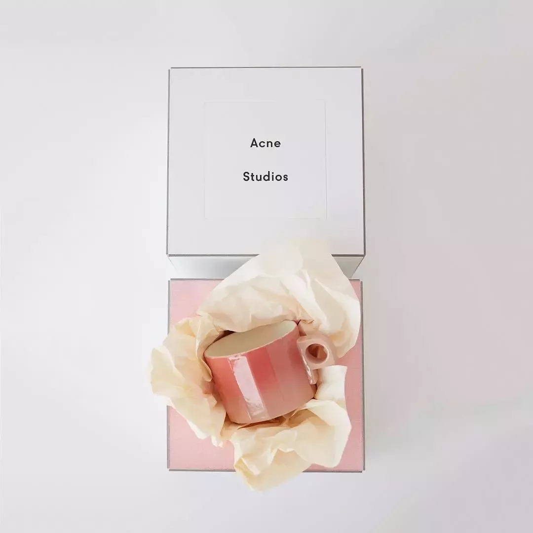 acnestudios粉色毛衣,acnestudios红毛衣