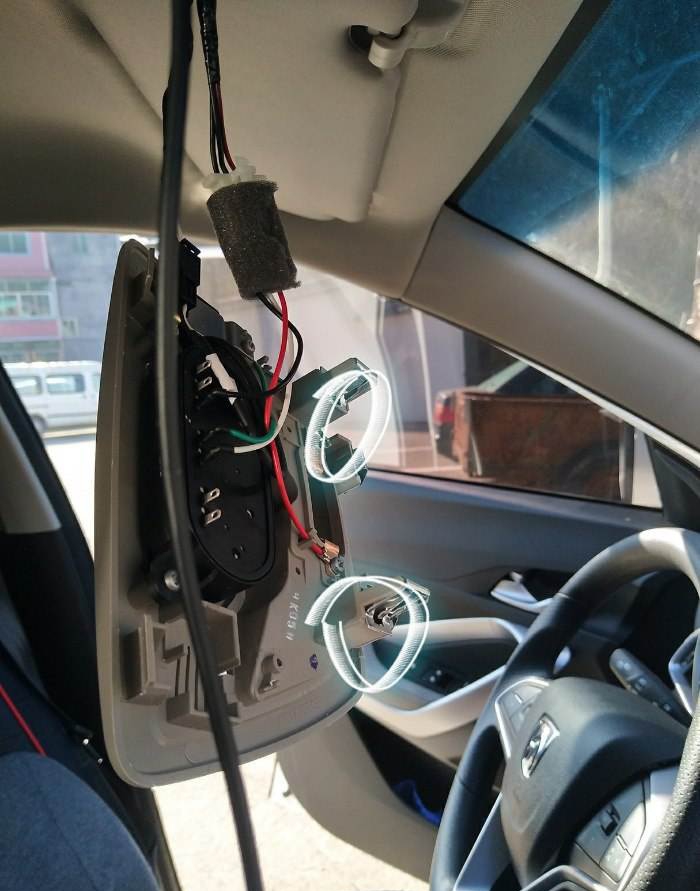 大爷碰瓷失败,“黑匣子”也有大学问——浅谈行车记录仪的实用性