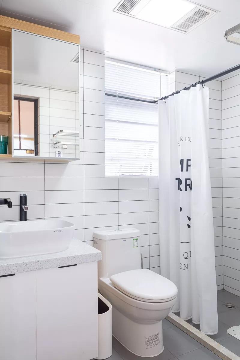 小浴室有必要做隔断吗,淋浴区不装玻璃用浴帘