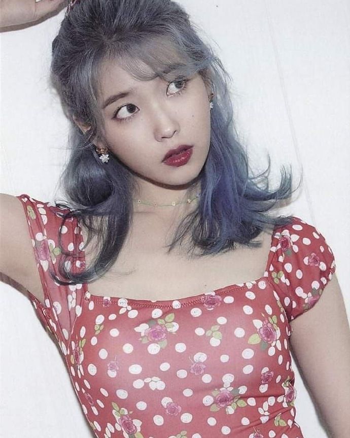 iu穿牛仔裙,iu穿什么裙子好看