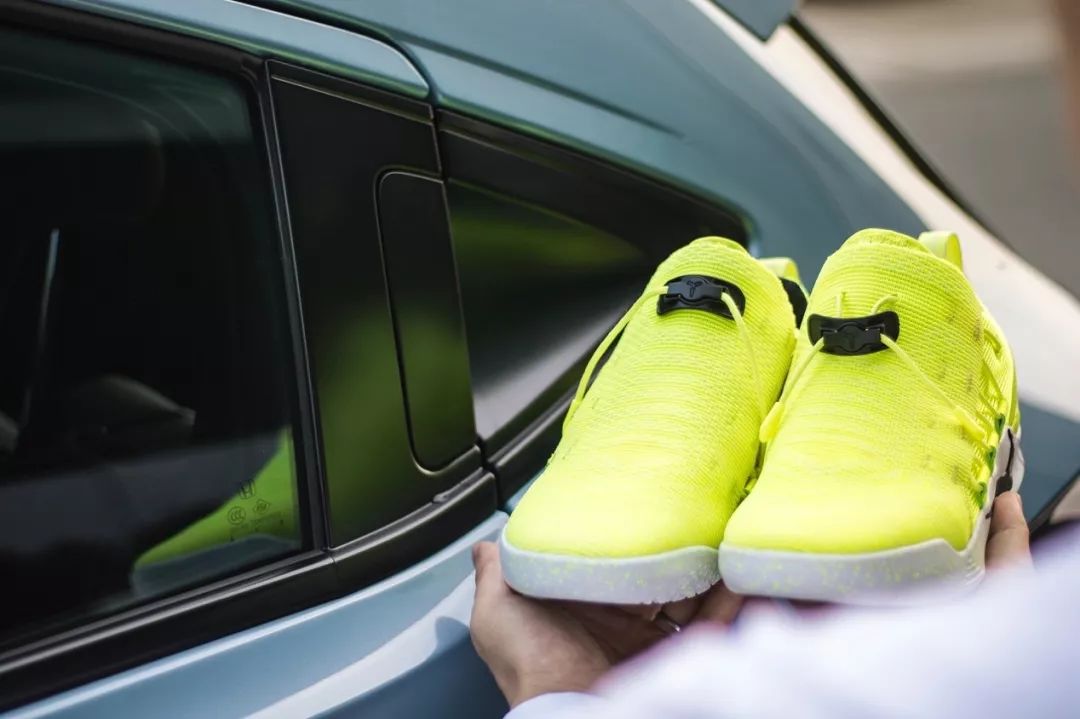 潮鞋与潮车是如此般配,90后年轻人就爱这一口