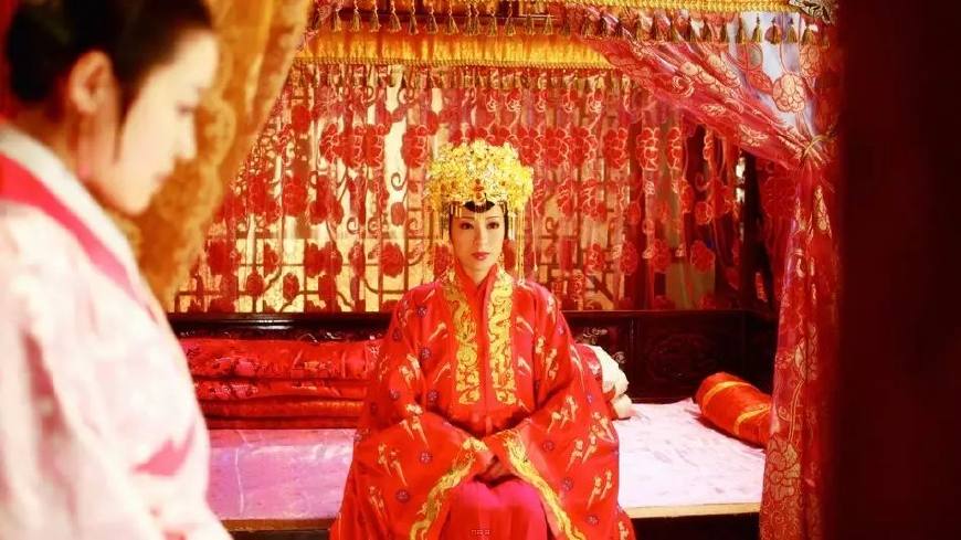 谁说皇恩难持久?因为恋母情结,他的恩宠只给了一个女人