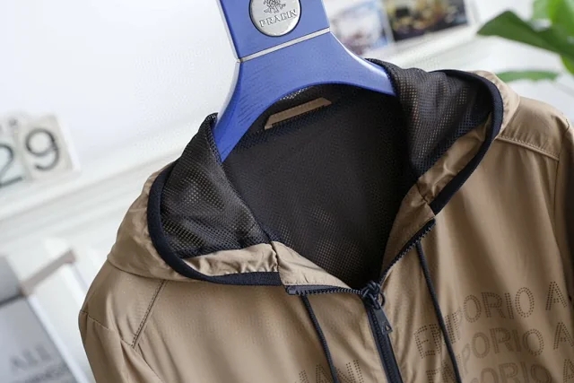 阿玛尼夹克最新款,阿玛尼经典夹克