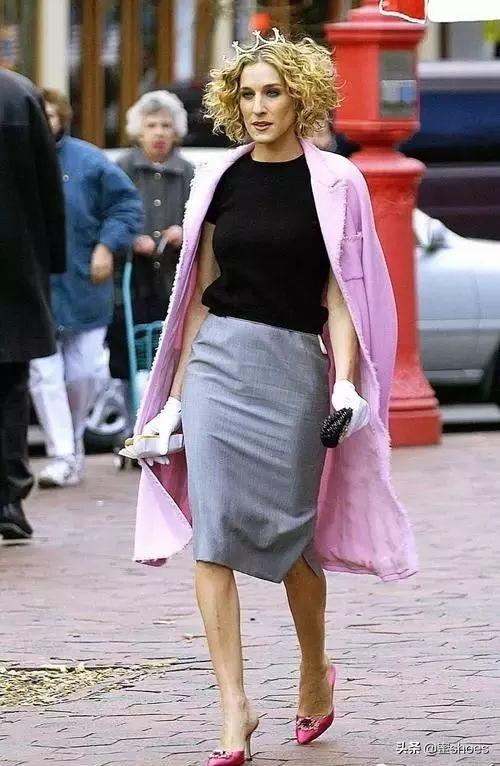 梅根穿的什么牌子高跟鞋,梅根王妃尖头红底高跟鞋图片