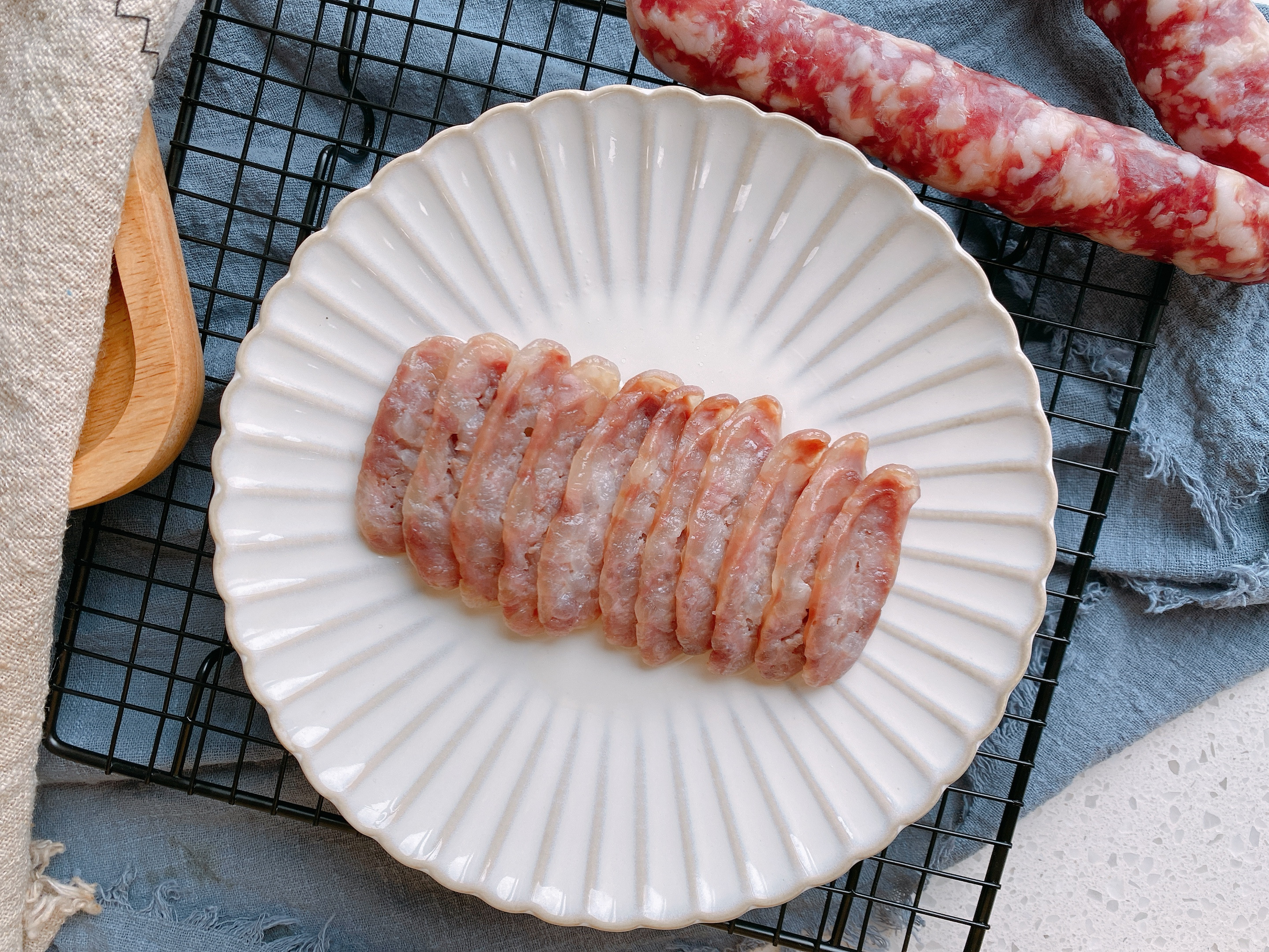 灌香肠制作方法和配方,灌香肠的做法10斤肉用多少盐