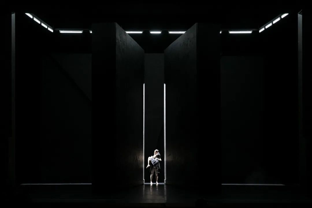 SebastianHannak/震撼心灵的舞台空间美学