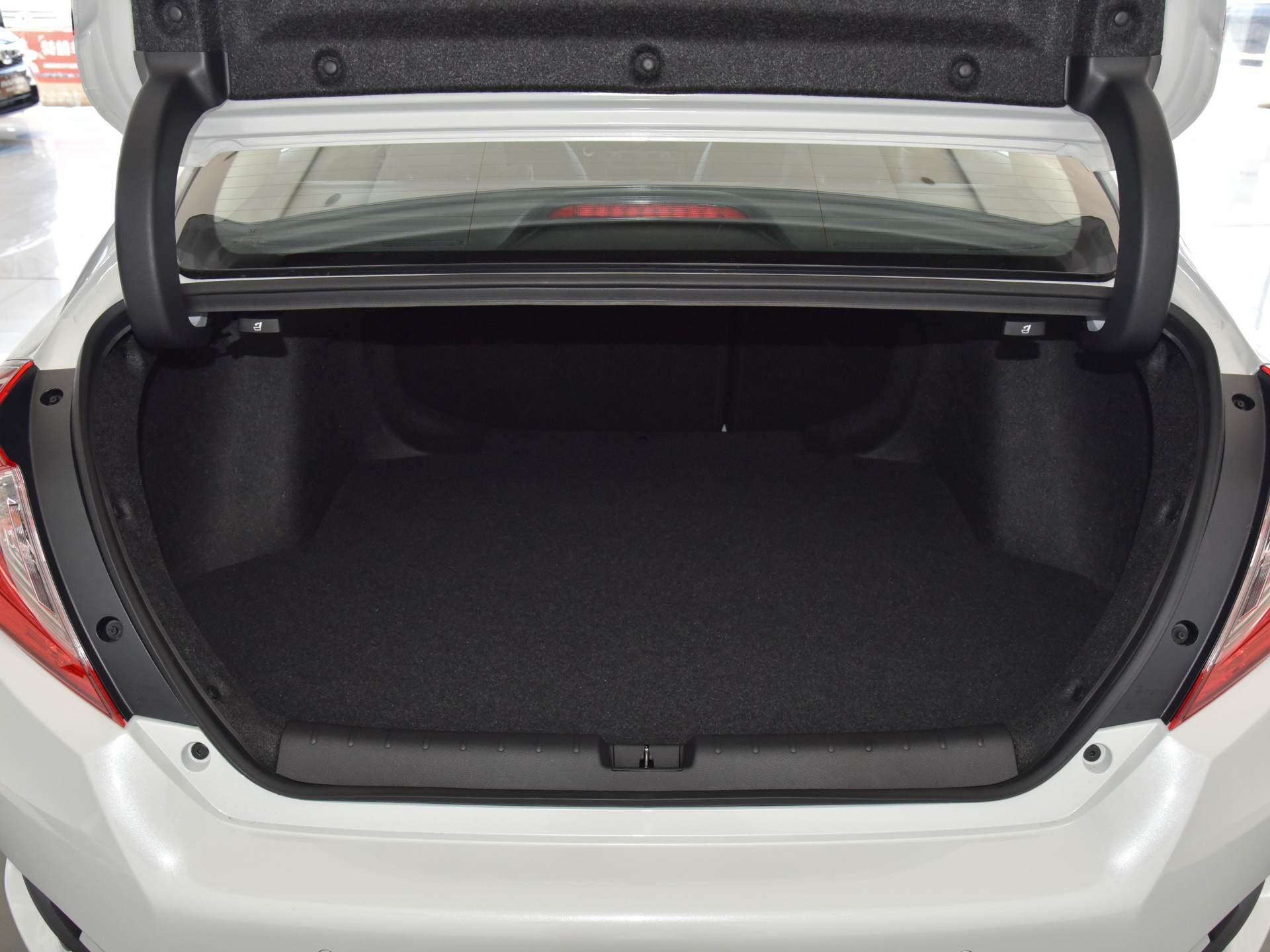 本田思域综合性能,四轮独立悬挂最省油的家用车