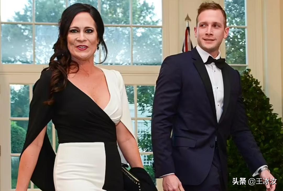 前白宫发言人新书爆料：特朗普做肠镜不打麻药，竟是怕彭斯篡权？