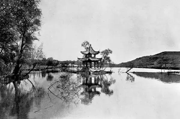 南京相隔百年的照片,南京城景对比图