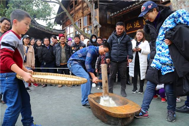 天上月圆人间团圆中秋有什么习俗,中秋除了吃月饼还有什么习俗