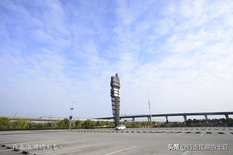 上海佛罗伦萨小镇，奥特莱斯世界名品购物中心，中国奢侈品领导者