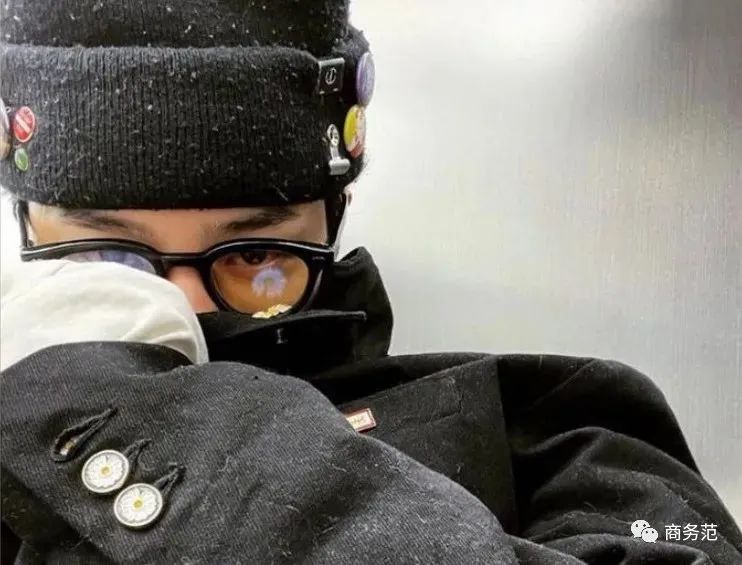 权志龙和jennie约会穿什么鞋,权志龙与jennie的穿搭