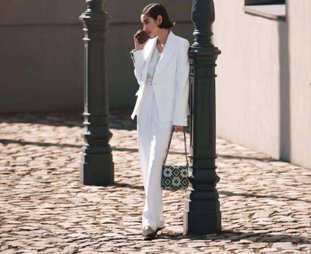 白色秋冬高级感穿搭,高级感白色秋冬穿搭