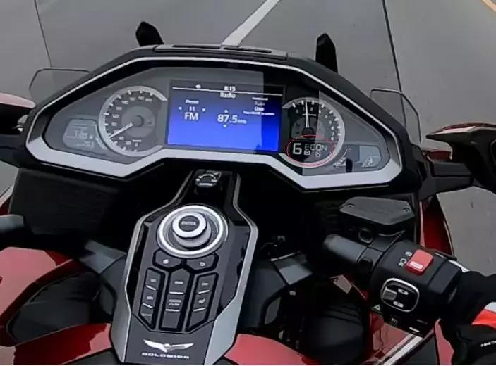 延续四十余载霸主,骑售价45.8万的本田金翼是怎样一个体验!