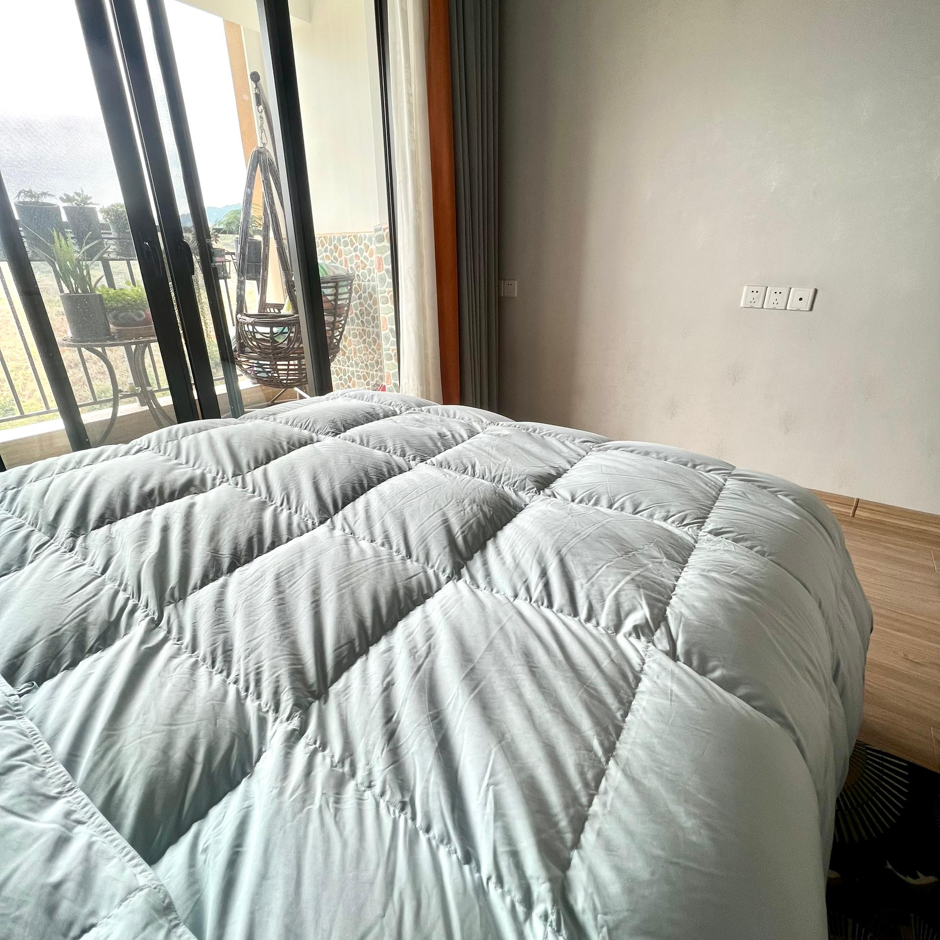 冬天需要一件暖心的外套,冬季白鹅绒被子