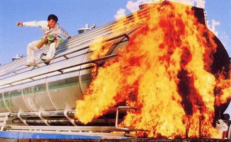 成龙电影中巨亏钱的一部,成龙20年前电影