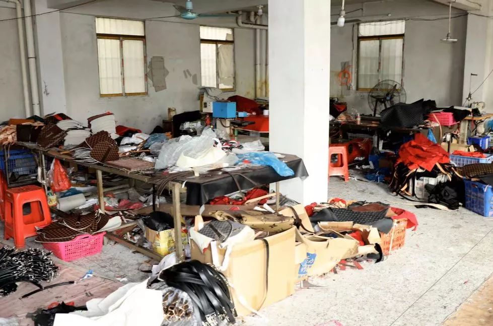 Burberry、LV、贝亲……从奢侈品到婴儿用品,这些制假售假团伙都被上海警方摧毁了