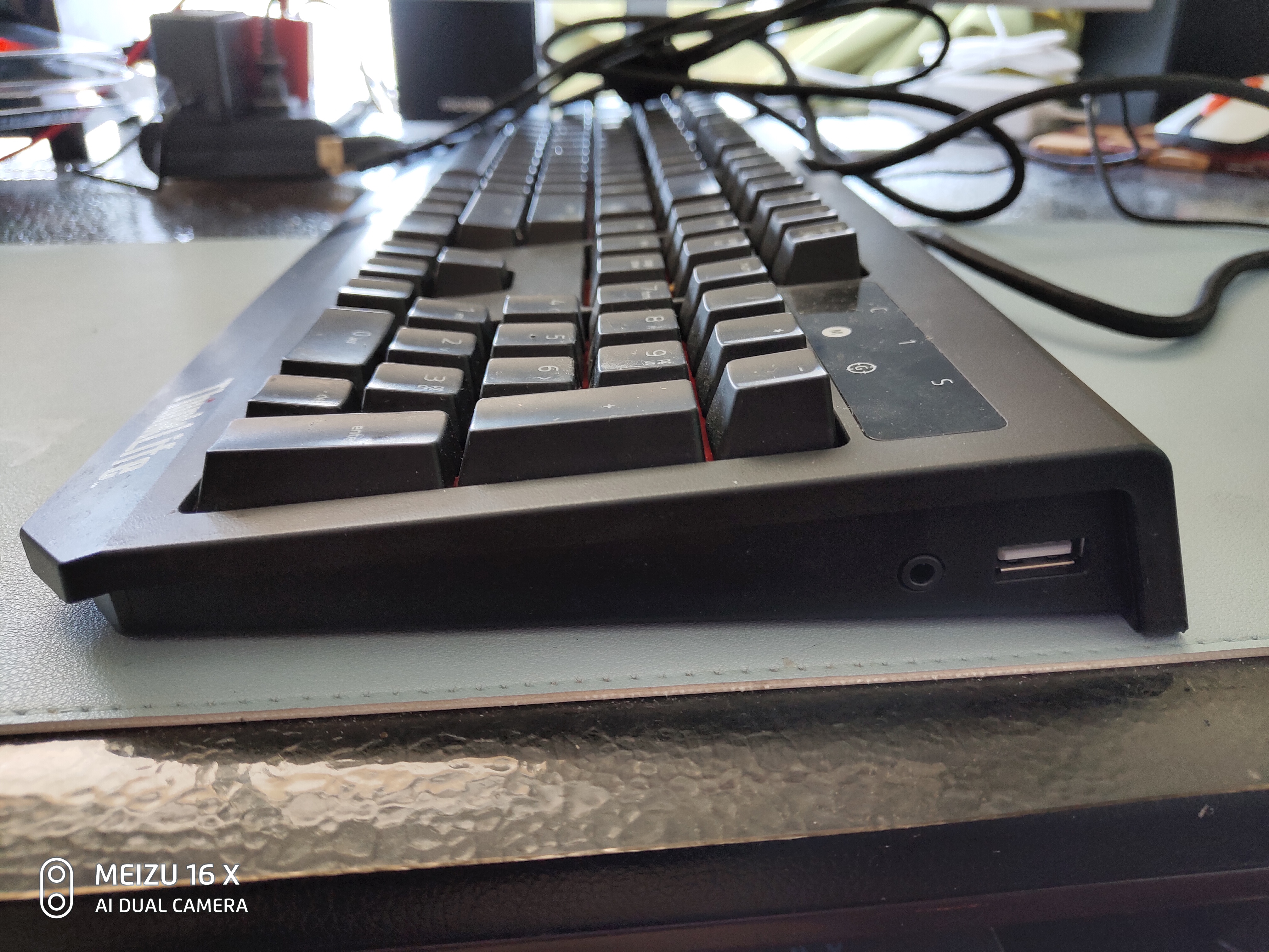 公认手感最好的机械键盘轴是什么,机械键盘樱桃轴与普通轴的区别