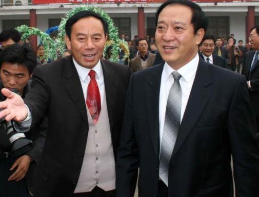 58岁丢官离婚,71岁晚景凄凉,牛群混成这样,冯巩为何不帮帮他?