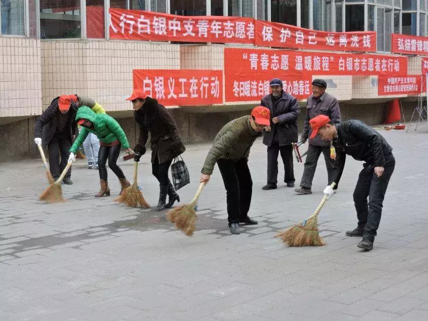白银：爱心志愿者成为汽车站春运一道最亮风景线