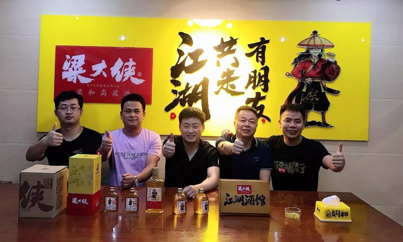 80后穷小伙靠5000元创业两年,农村小伙白手起家一年成千万富翁