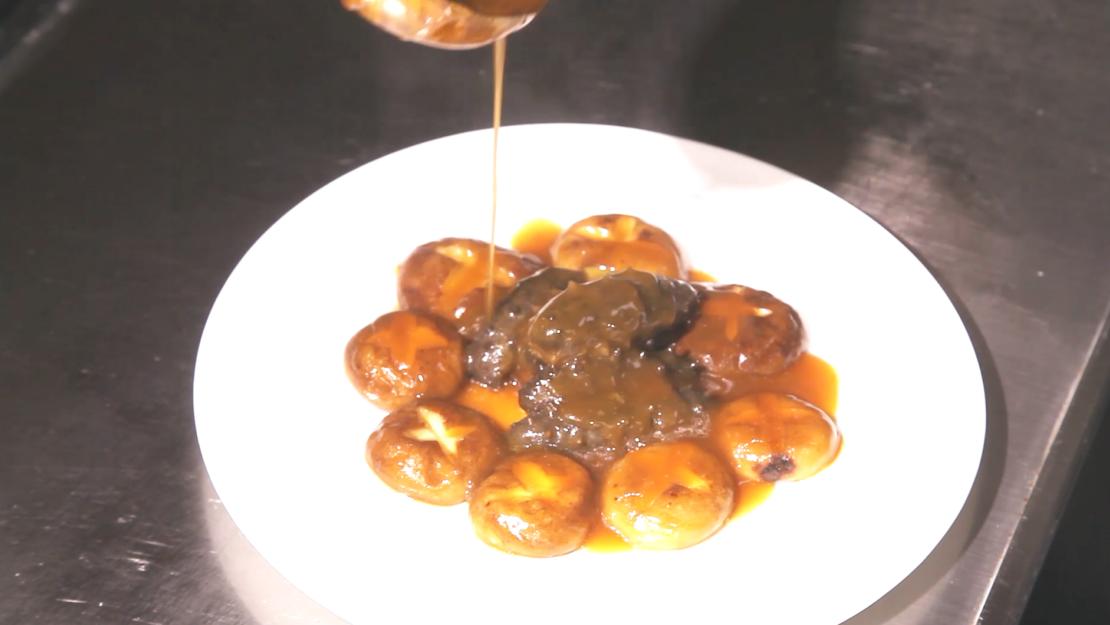 泡发海参香菇才好吃,海参的家常做法煲汤可以放香菇吗