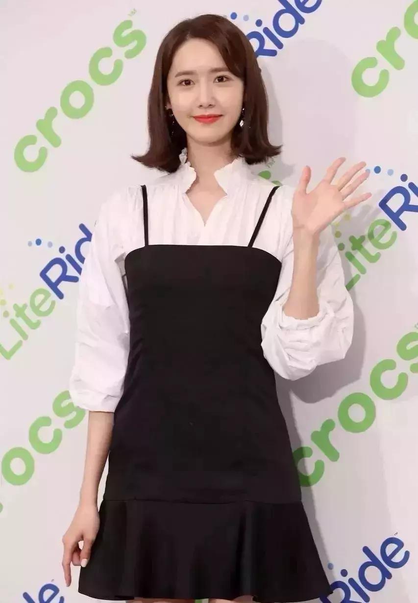 洋气上档次吊带裙秋冬内搭,今年最火的吊带裙内搭