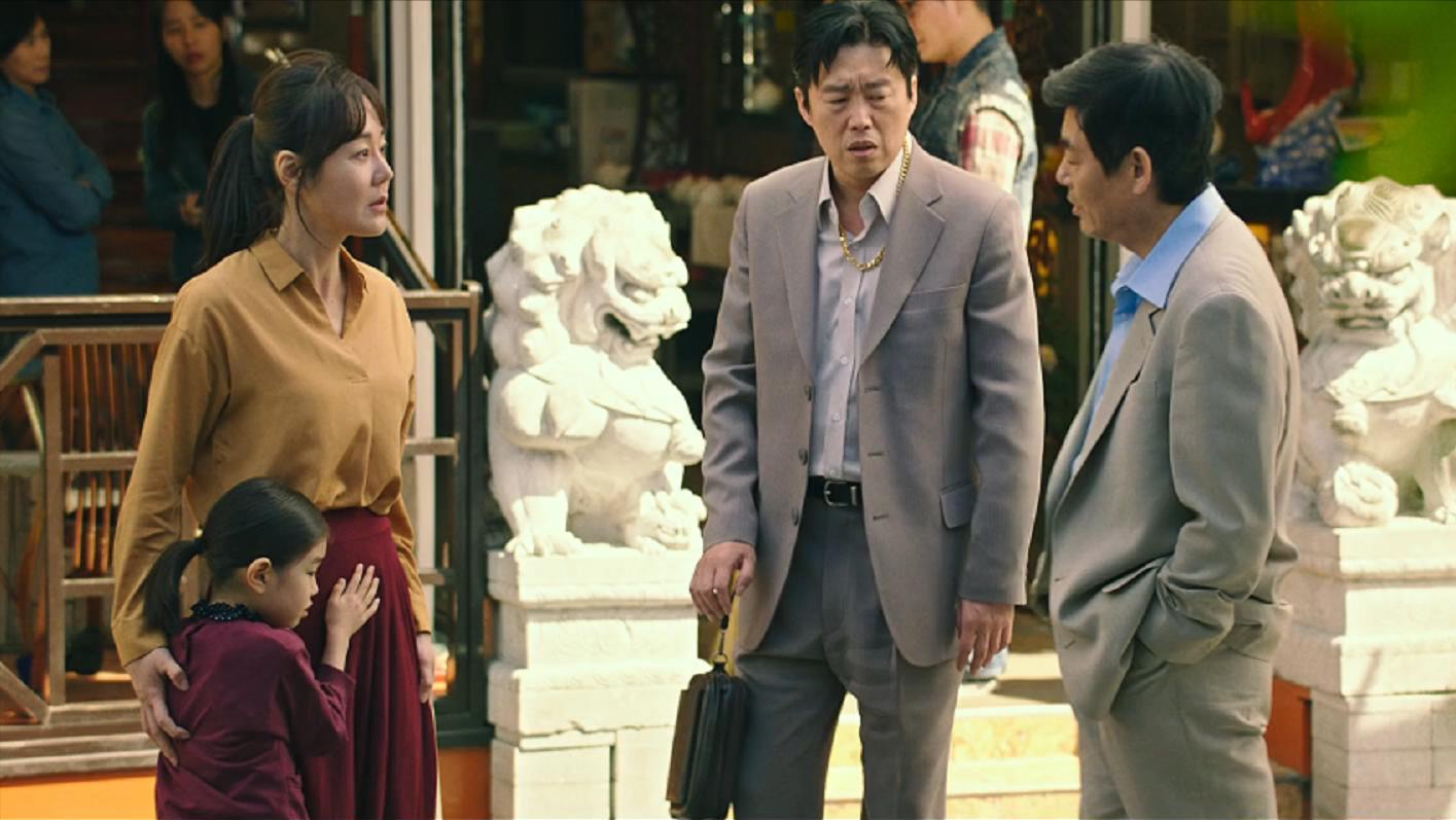 一上映就夺得韩国电影票房冠军，赶超《阿凡达》的纪录，不容错过