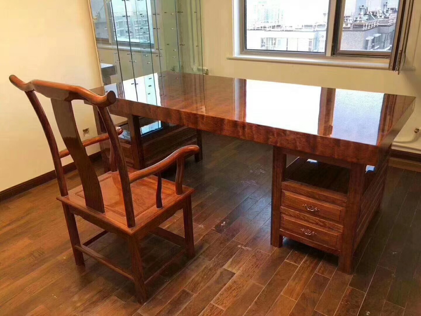 实木大板早几年的很贵,实木大板无处不在