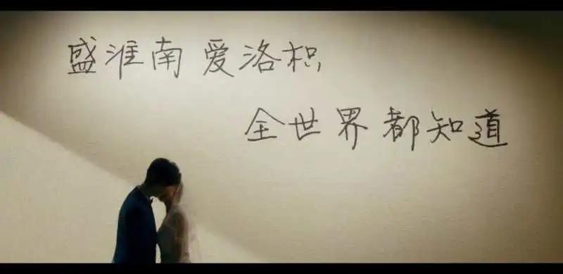 心事丨两个陌生人坠入爱河,只有一个知道这不是巧合