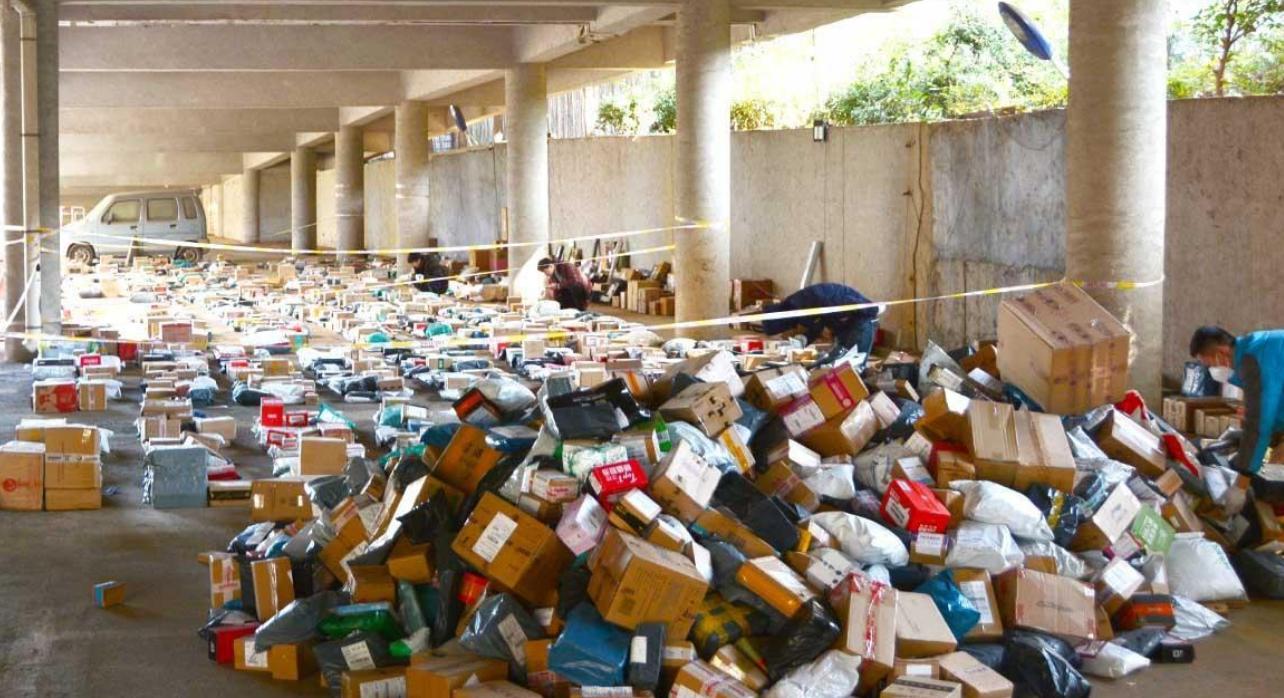 快递小哥月入4000亿,京东快递小哥3年赚200万是真的吗