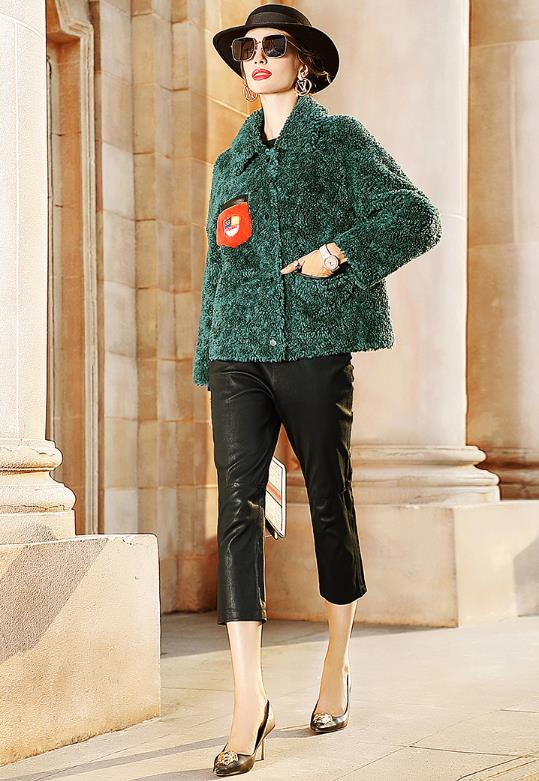 冬天穿什么外套？高档又时尚的羊剪绒大衣，穿它气质才爆表
