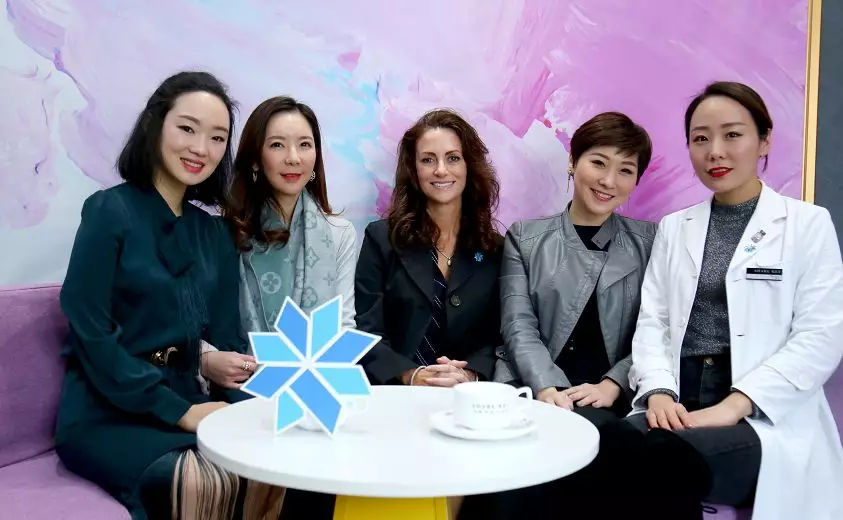 艾尔建亚太女掌门突访杭州酷塑小屋，依萱绮成减脂塑形打卡新地标