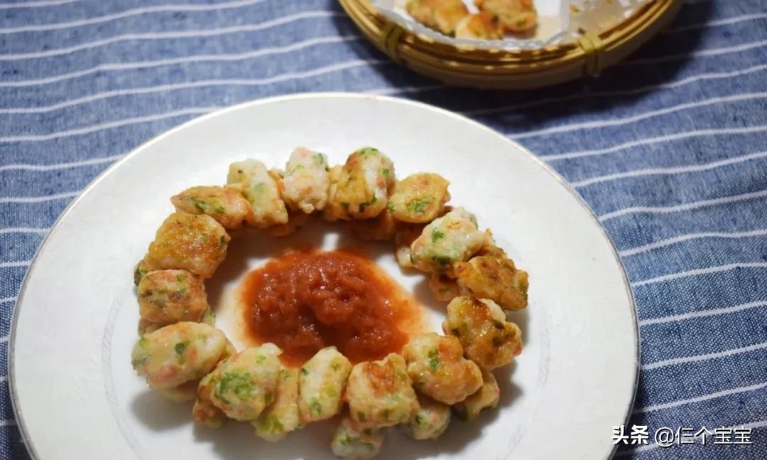 美食家庭版自制滑嫩虾丸简单便捷,在家做虾丸的方法
