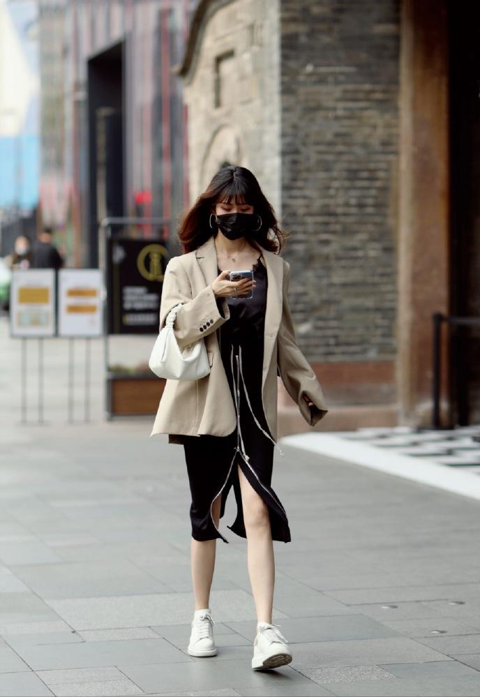 西装裙子今秋最in穿法巨美巨时髦,10种西装裙子的超好看搭配