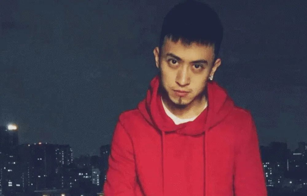 身价不输王思聪,家世堪比汪雨,被称为“沪上皇”的秦奋啥来头