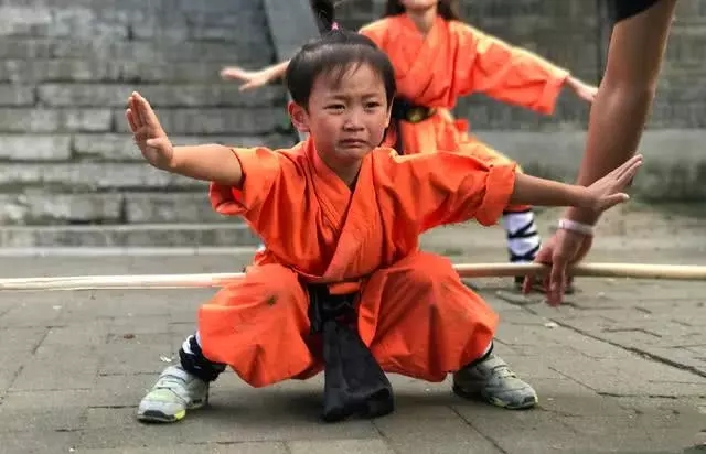 过雨林、穿沙漠、上少林，鹰爸乐嘉直言要对女儿再狠点