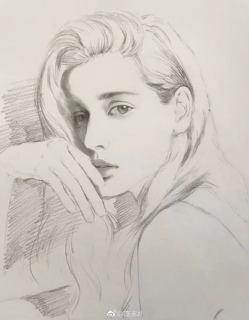 大学没毕业，95后妹纸用一支铅笔就撩到了范冰冰！这...