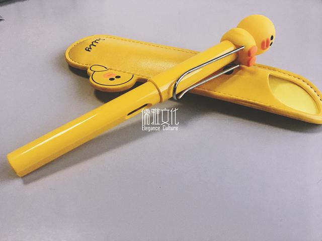 「EDC」突击翻包身边人，信仰大牌的二娃娘