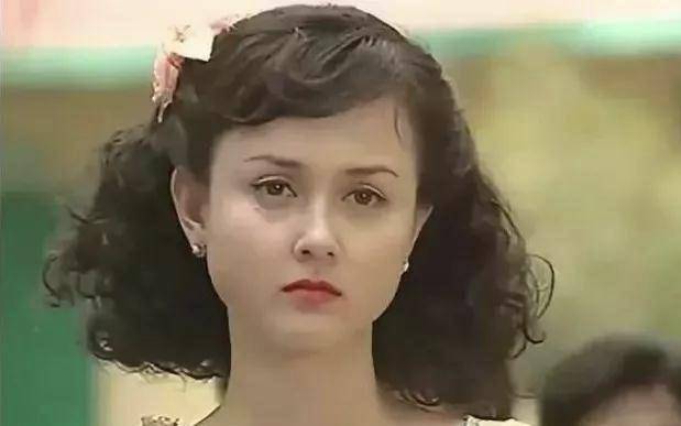 44岁前亚姐现状,前亚姐现在的照片