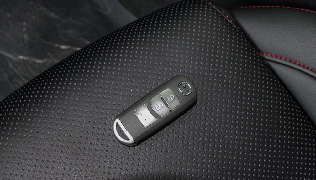 马自达昂克赛拉防盗锁如何解除,马自达3昂克赛拉防盗灯一直闪烁