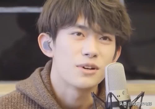 千玺被采访感情话题,千玺室友秀恩爱