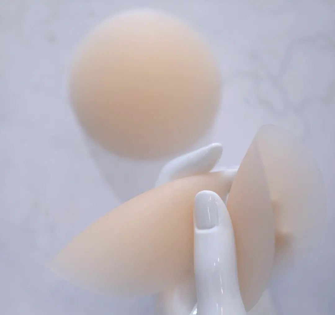 不穿文胸戴胸贴？女博士一年卖出五万对，男女老少都爱用