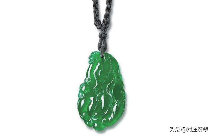 中千价位的翡翠吊坠怎么挑,翡翠吊坠最热销的形状