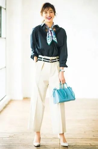 刘欢戴丝巾拍照姿势 (刘欢的老婆正面照)