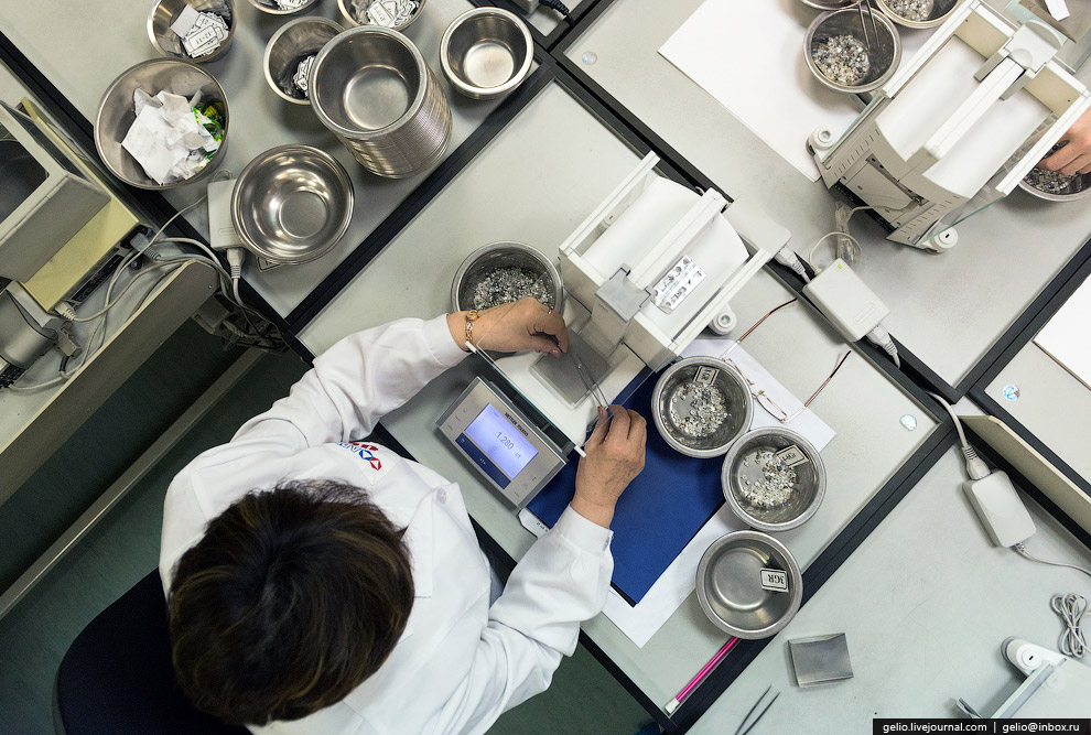 去俄罗斯挖金矿怎么样,真实钻石开采出来的样子